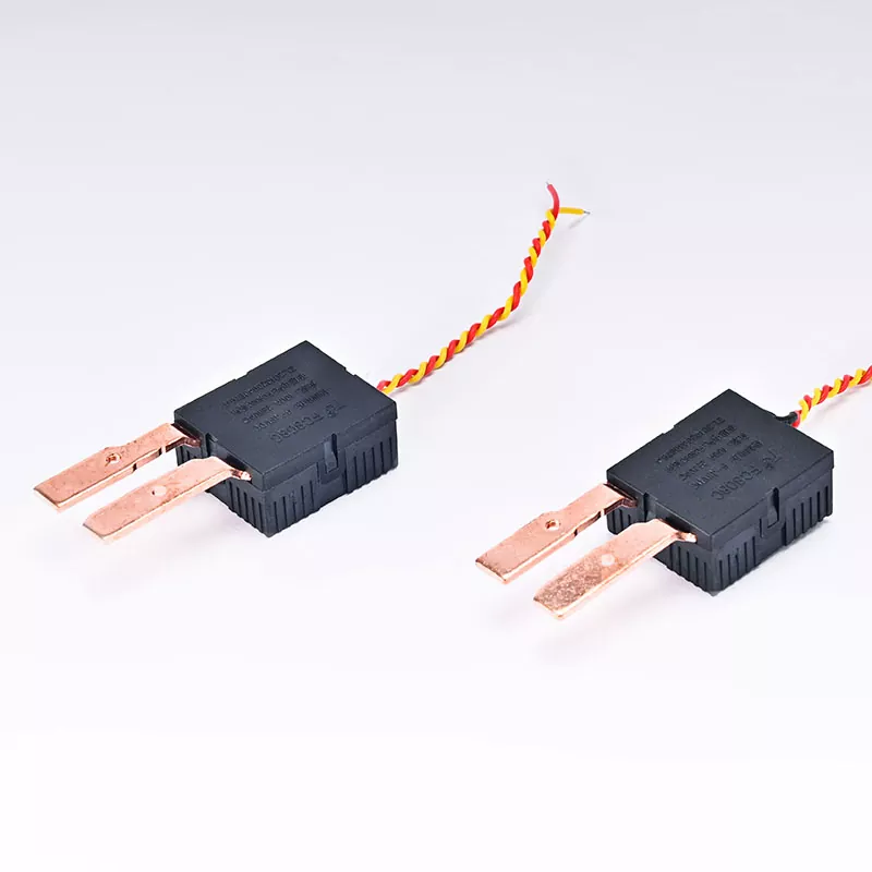 Trojfázové 7P koľajnicové západkové relé